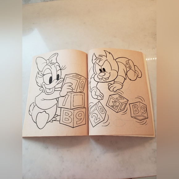 2 Vintage Disney Colouring/Dot Books: Looney Toones and Disney Babies - Picture 10 of 11